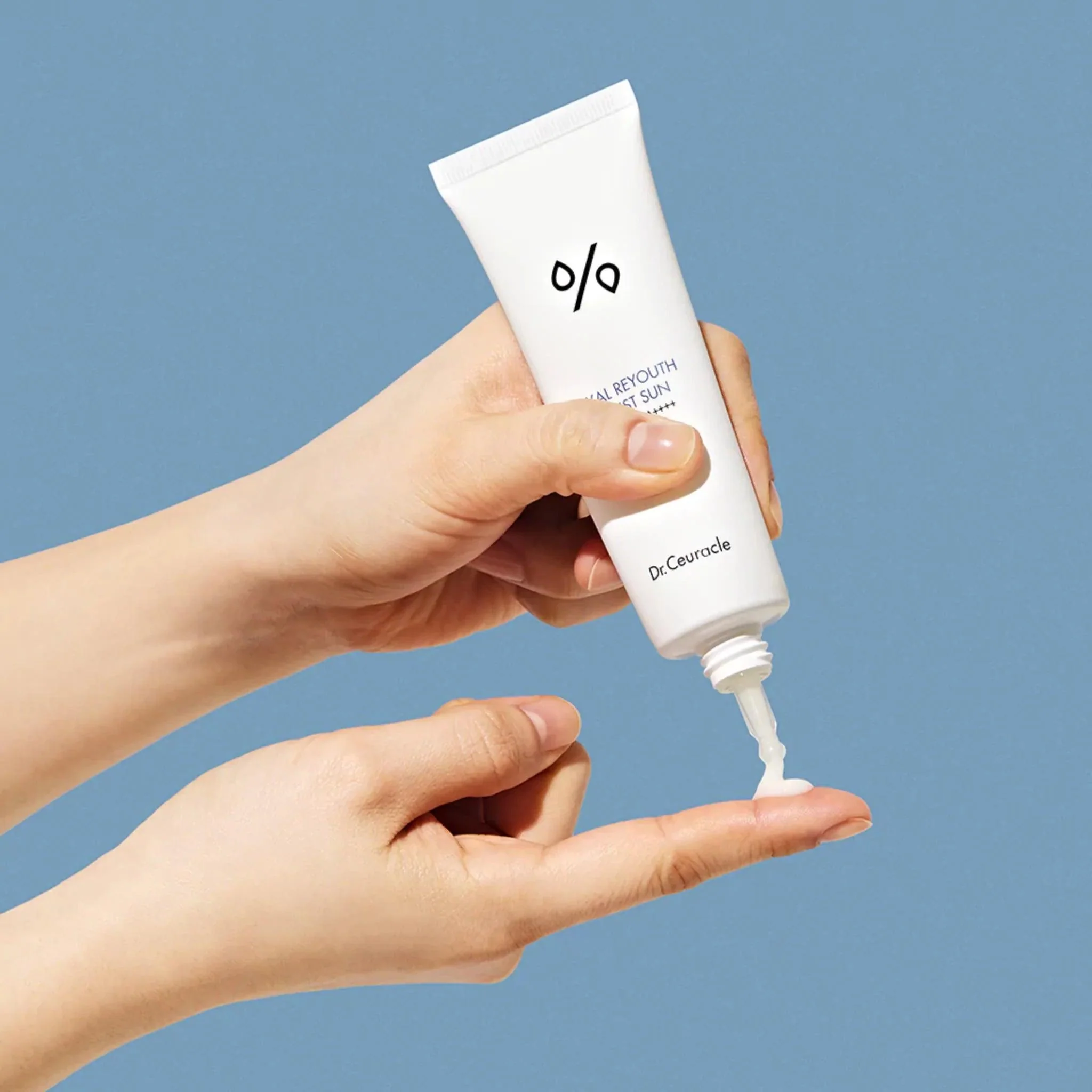 Hyal Reyouth Moist Sun (SPF 50+ PA++++) - 50 ml - Image 6