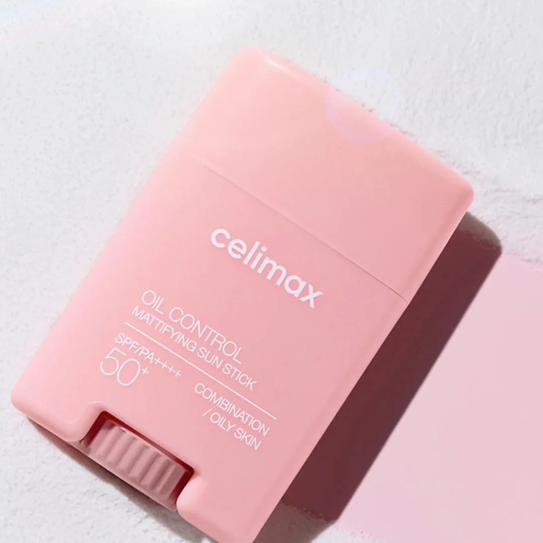 Oil Control Mattifying Sun Stick - 19 g - Image 3
