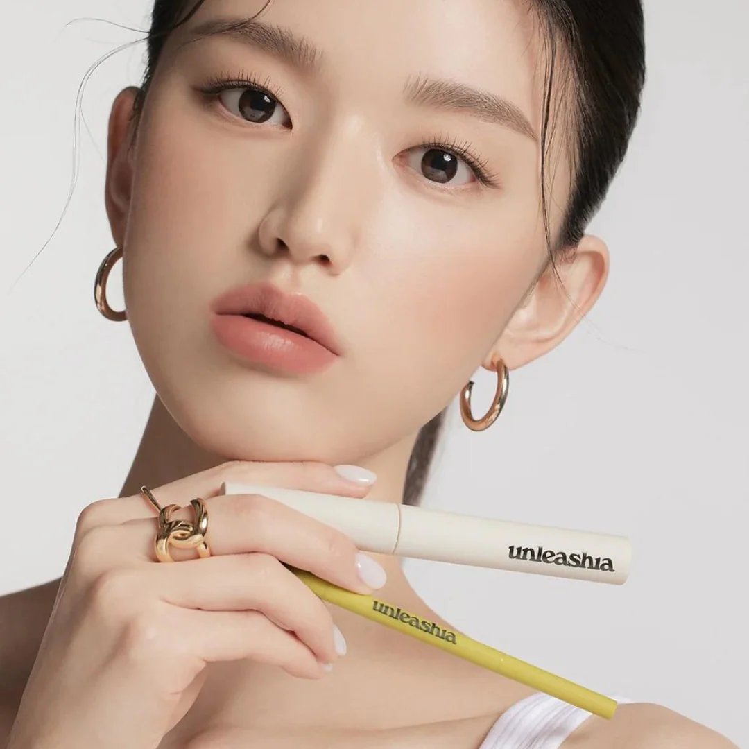 Shaper Defining Eyebrow Pencil - 0.025 g - Image 6